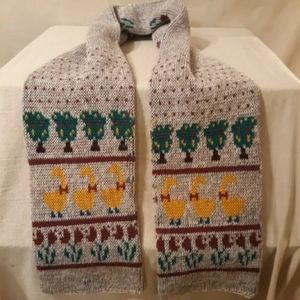 Vintage Duck in Bowtie & Tulip Winter Scarf